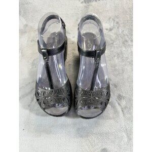 J 41 Adventure On Sandals Womens 6M Cassia T-Strap black Faux Leather heel Wedge